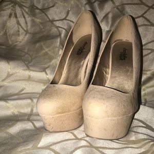 Heels with gold glitter